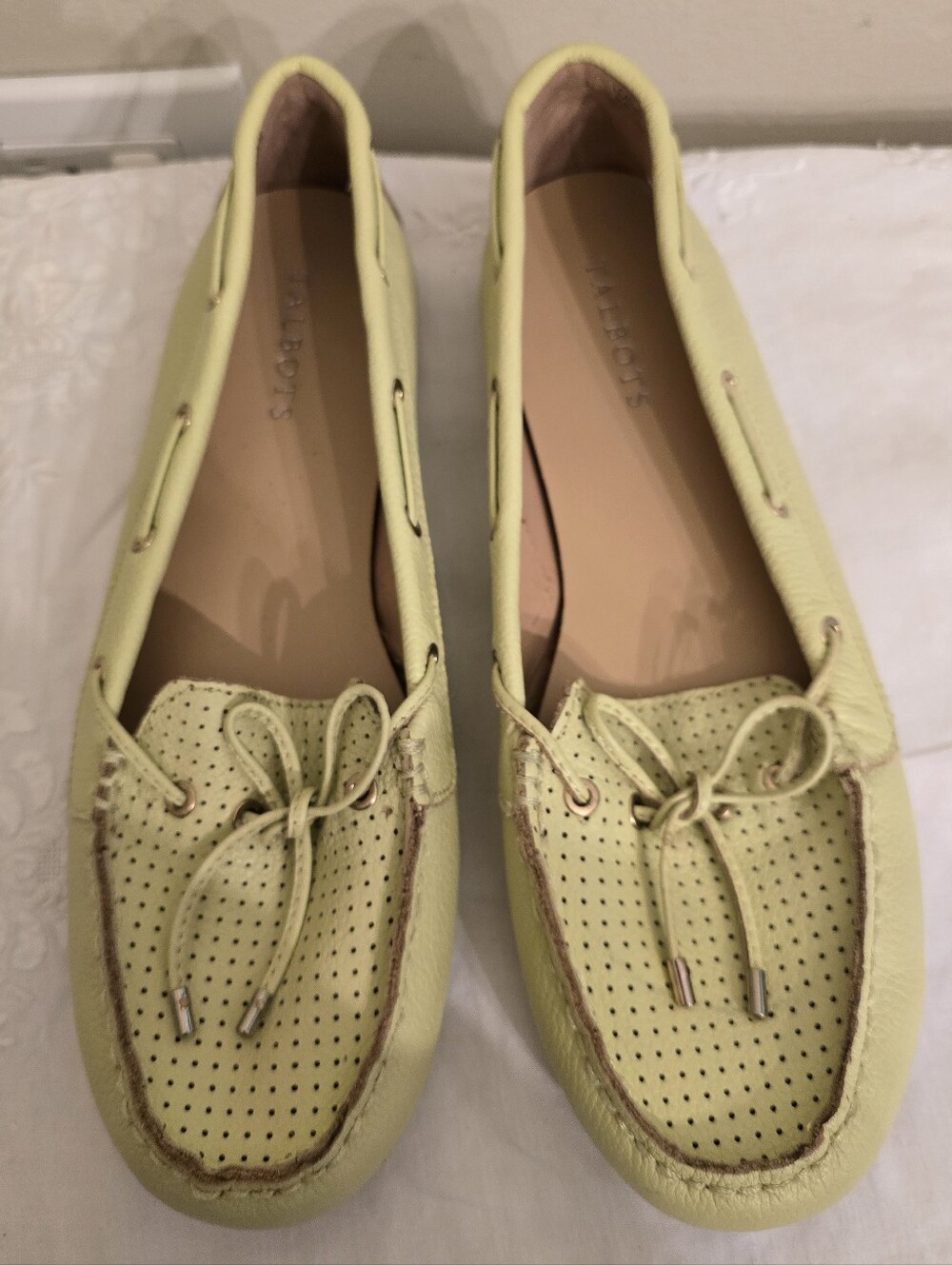 Talbots Women’s Citron Green Perforated Leather Moccasin Loafers Size 9.5 - Picture 3 of 8